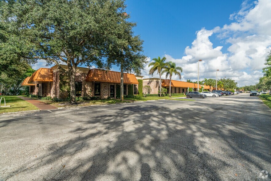 More Photos Of 541 S State Road 7, Margate Unknown For Lease
