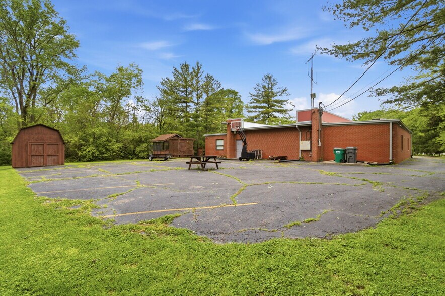 More Photos Of 7731 Traders Ln, Indianapolis Office For Sale