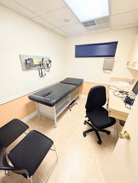 More Photos Of 4812 26th St W, Bradenton Healthcare For Lease