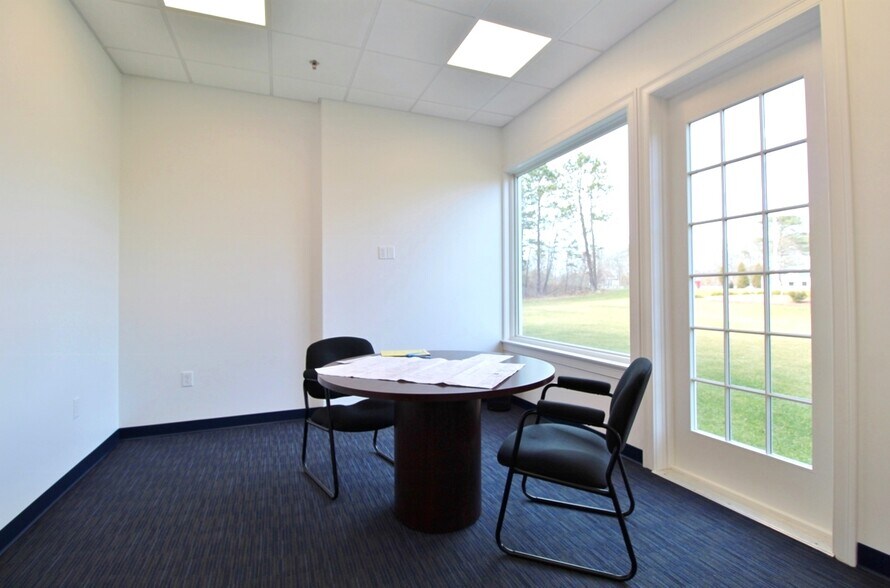More Photos Of 1575 Iyannough Rd, Hyannis Office For Lease