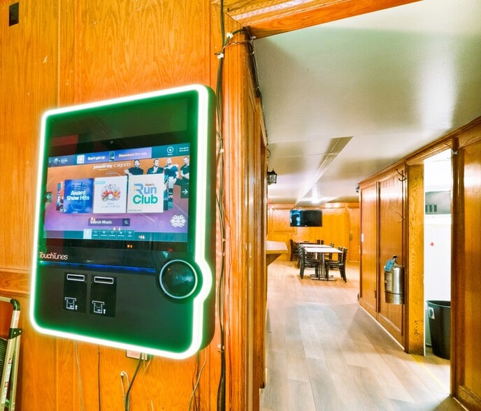 More Photos Of 616 North Ave, Pittsburgh Bar For Sale