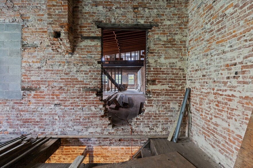 More Photos Of 663 W Pratt St, Baltimore Storefront Retail Residential For Sale