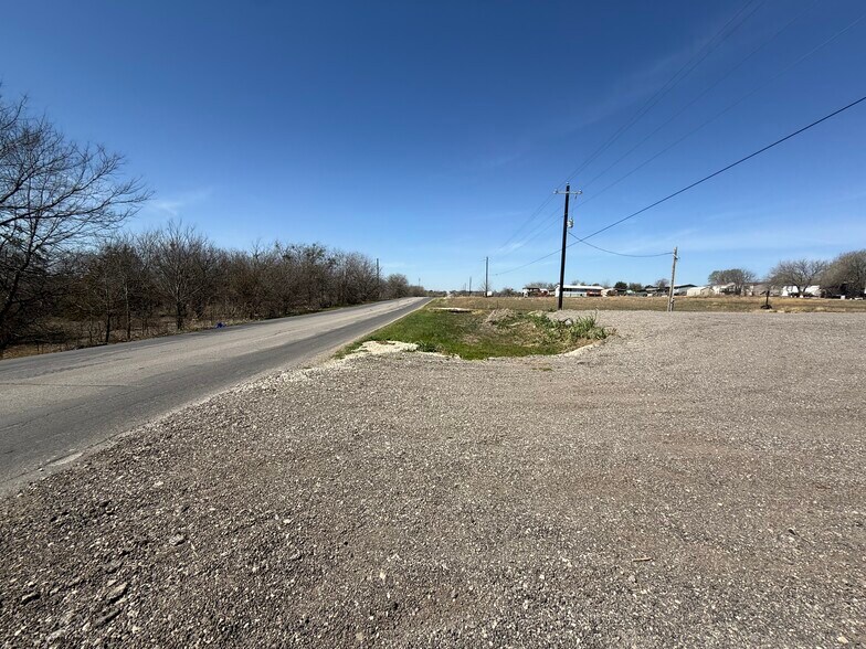 More Photos Of 1321 High Rd, Kyle Warehouse For Lease