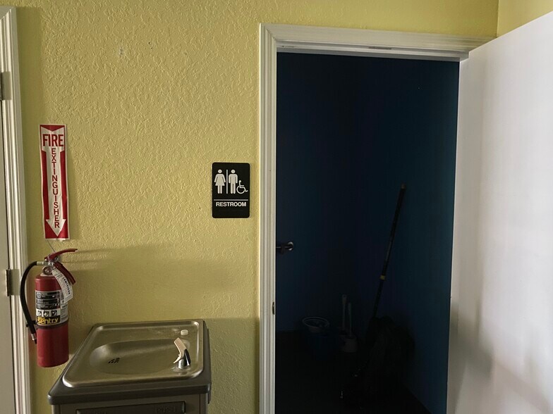 More Photos Of 15437 S US Highway 441, Summerfield Medical For Lease