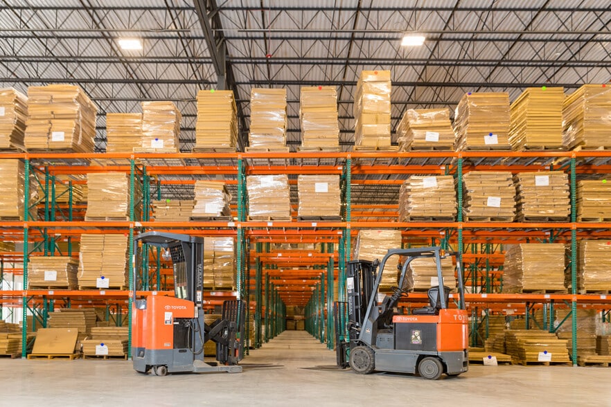 More Photos Of 16240 Airport Park Dr, Fort Myers Distribution For Lease