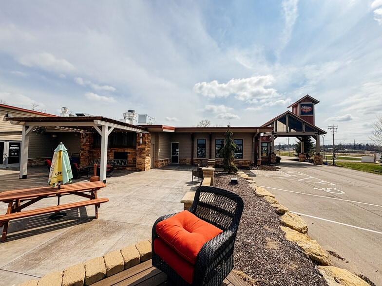 More Photos Of 1233 4th St S, Cannon Falls Freestanding For Lease