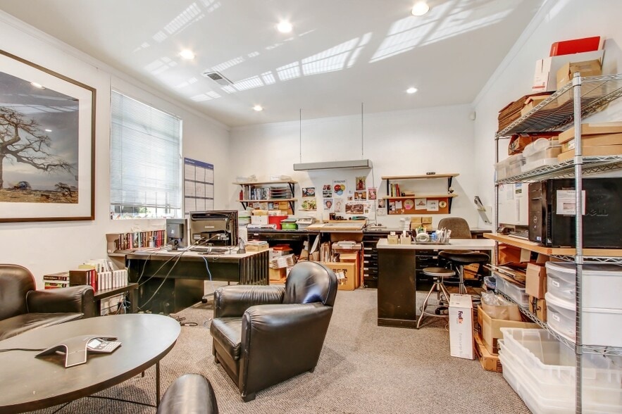 More Photos Of 110 N Doheny Dr, Beverly Hills Office For Sale