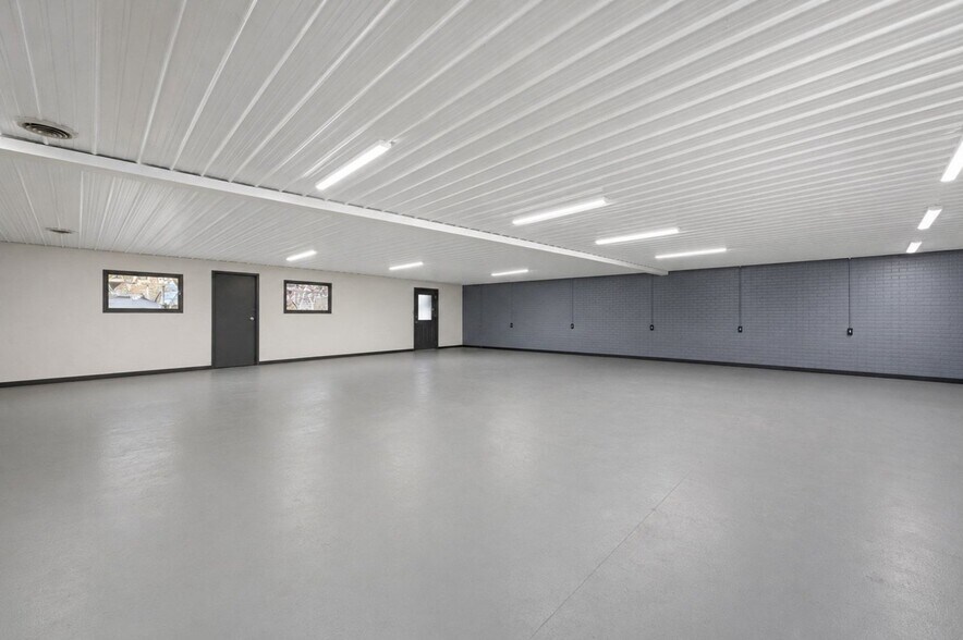 More Photos Of 9602 133rd Ave, Cedar Lake Showroom For Sale