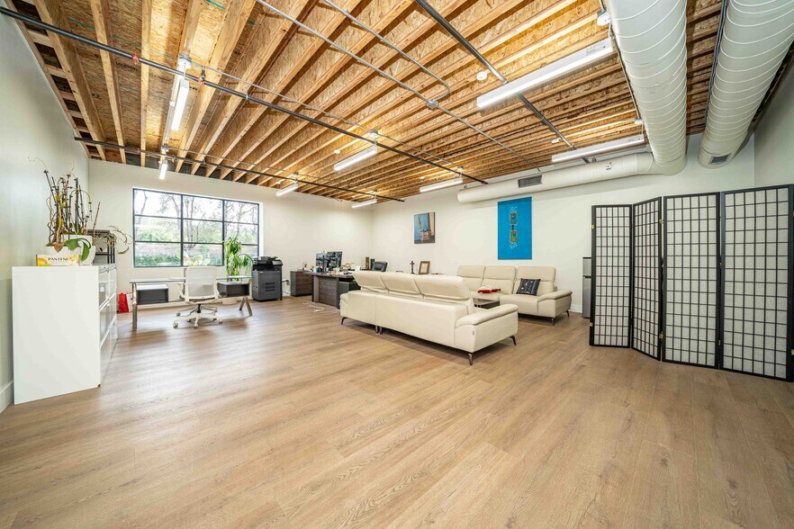 More Photos Of 2001 Saturn St, Monterey Park Light Distribution For Sale