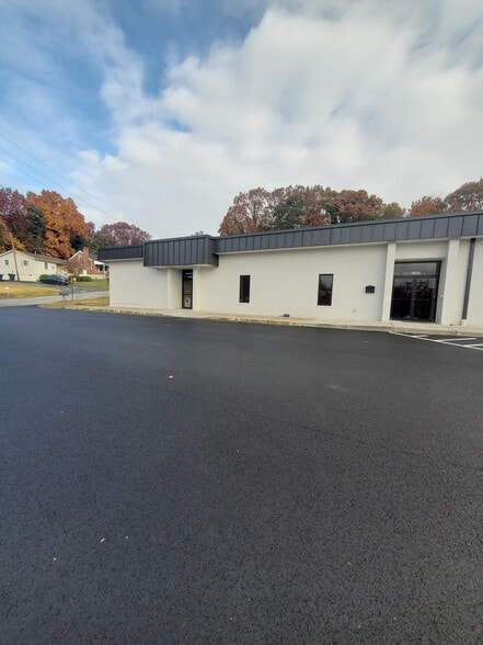 More Photos Of 3361 Melrose Ave NW, Roanoke Light Distribution For Lease