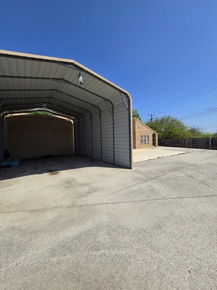 More Photos Of 203 Corinne Dr, San Antonio Auto Repair For Lease