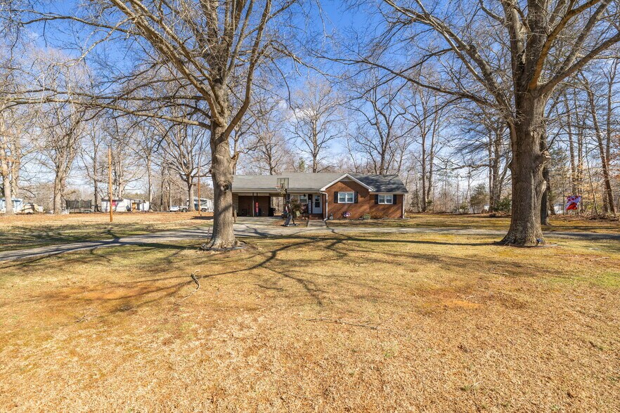 More Photos Of 5513 NC Highway 700, Eden Flex For Sale