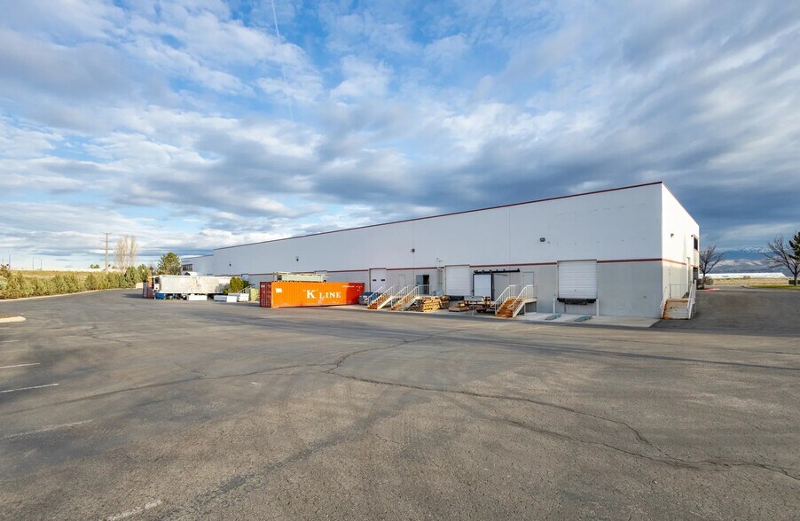 More Photos Of 875 W McGregor Ct, Boise Warehouse For Lease