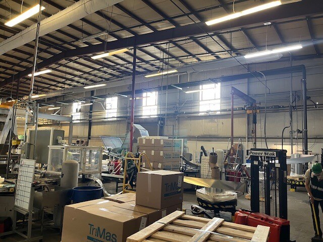 More Photos Of 301 Avenue 11 NW, Atkins Warehouse For Sale