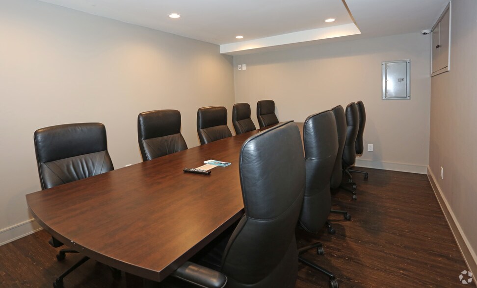 More Photos Of 545 E Jericho Tpke, Huntington Station Office For Sale