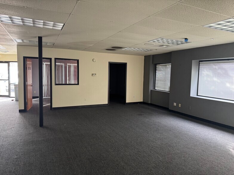 More Photos Of 407 W Gowe St, Kent Office For Lease