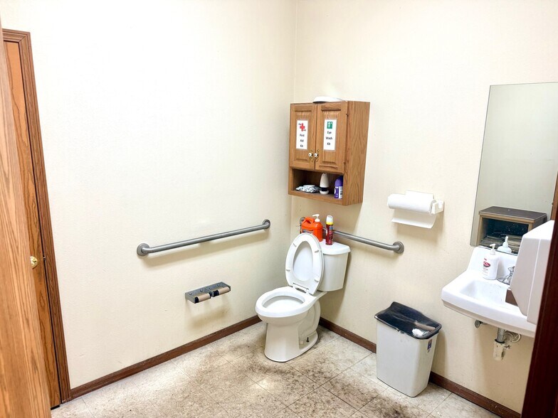 More Photos Of 808-810 Progress Dr, Farmington Office For Sale