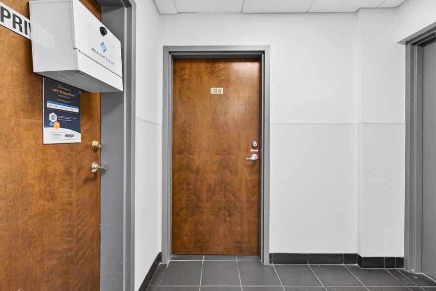 More Photos Of 500 Vonderburg Dr, Brandon Medical For Sale