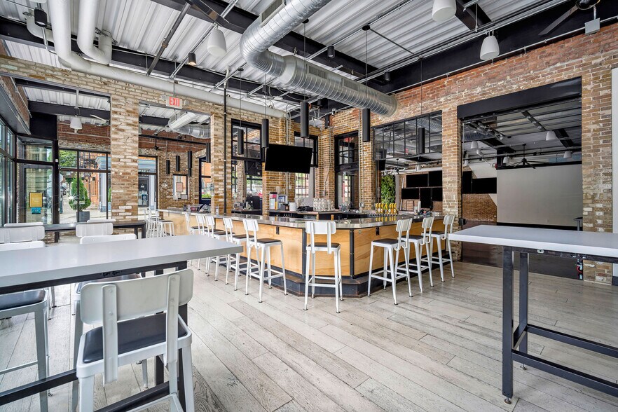 More Photos Of 331 E 13th St, Cincinnati Bar For Sale