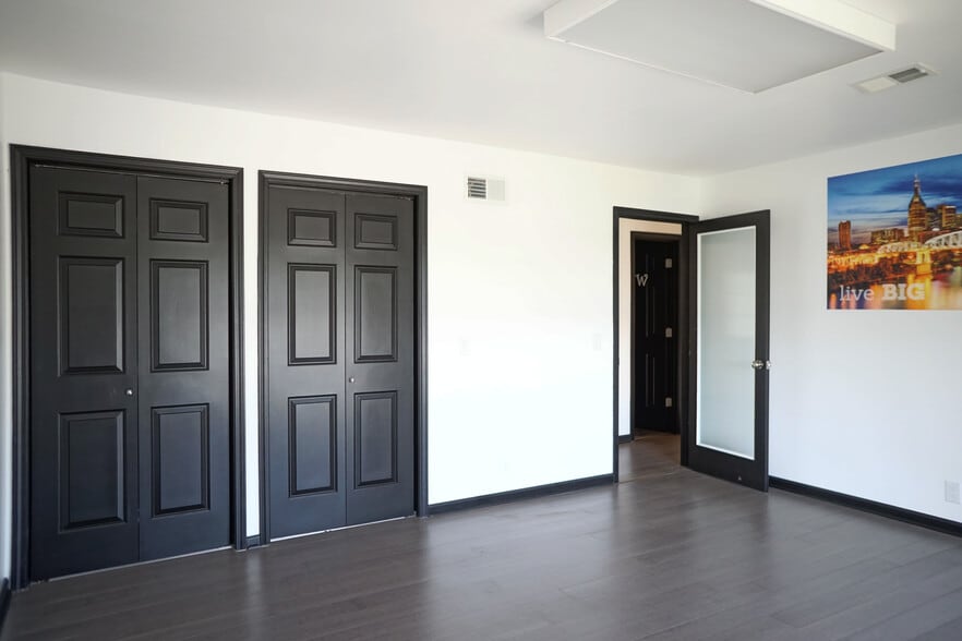 More Photos Of 114 Canfield Pl, Hendersonville Office For Sale