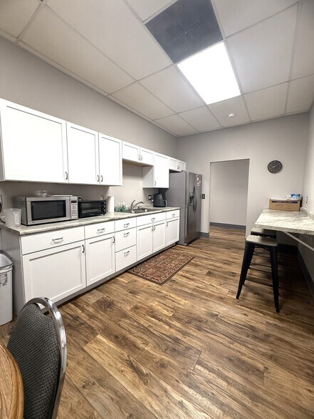 More Photos Of 125 Winchester Dr, Sedalia Office For Lease