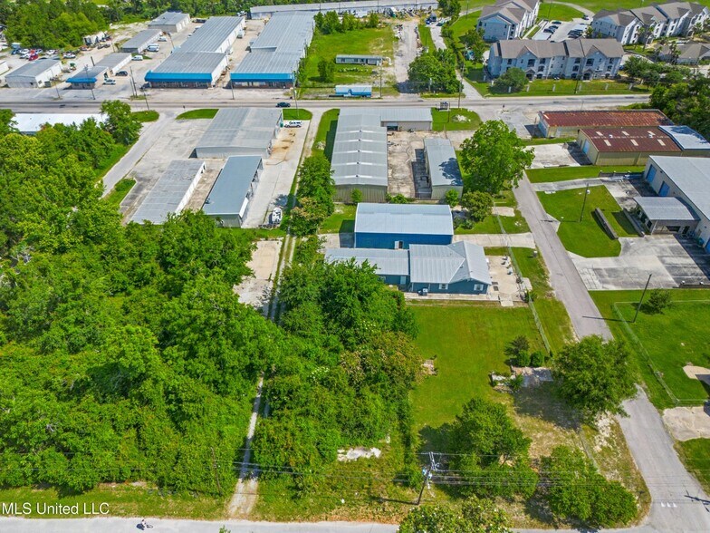 More Photos Of 2713 & 2717 15th Ave, Gulfport Light Distribution For Sale