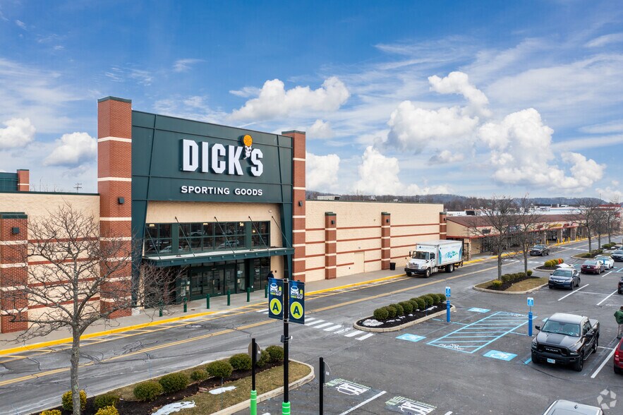 More Photos Of 111-555 Universal Dr N, North Haven Unknown For Lease