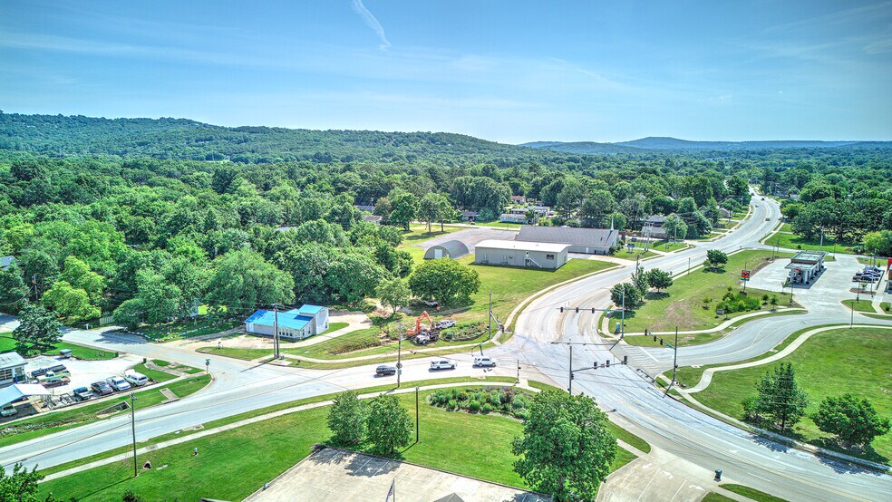 More Photos Of 778 S Happy Hollow Rd, Fayetteville Freestanding For Sale