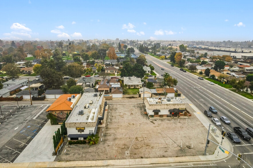 More Photos Of 1656 Oak St, Bakersfield General Retail For Lease