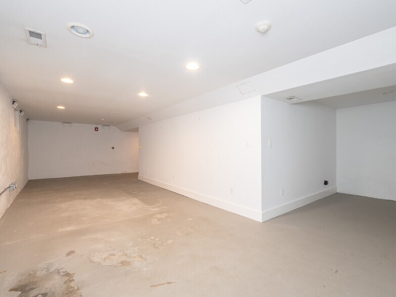More Photos Of 317 NE Sacramento St, Portland Office For Sale