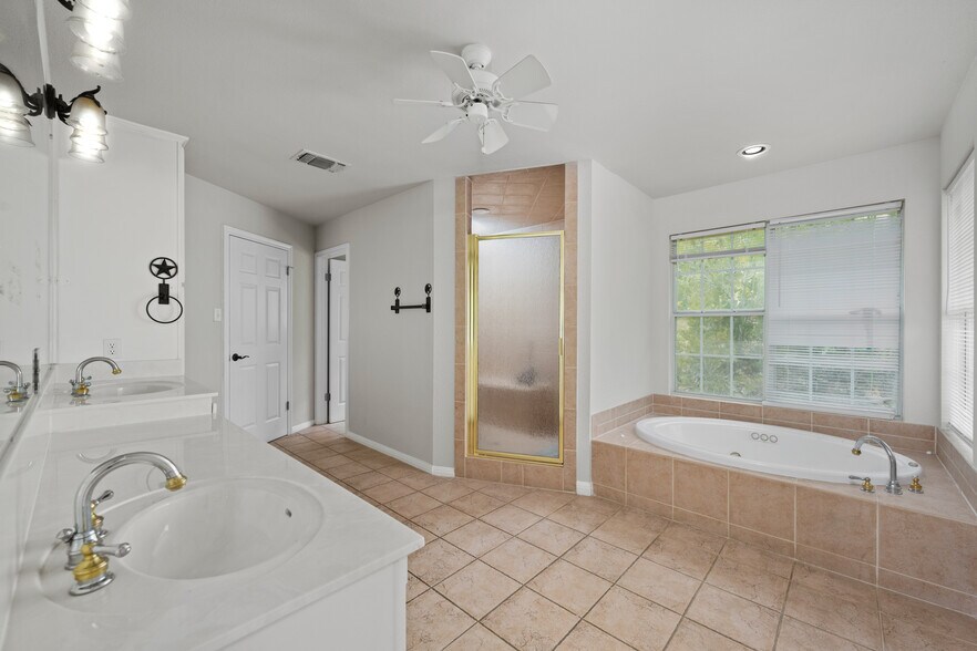 More Photos Of 19019 TX-71, Spicewood Office Residential For Lease