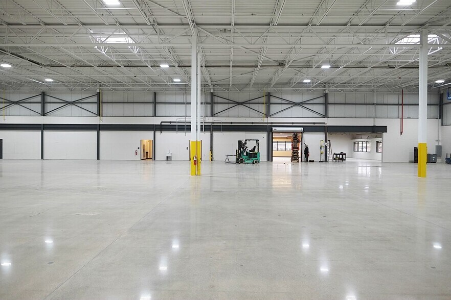 More Photos Of 7689 19 Mile Rd, Sterling Heights Warehouse For Lease
