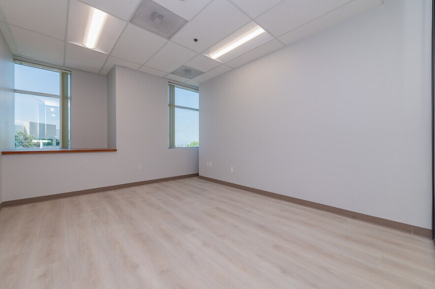 More Photos Of 9341 Irvine Blvd, Irvine Light Distribution For Lease