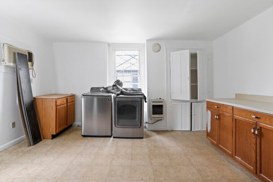 More Photos Of 102-104 N Main St, Edinburg Storefront Retail Residential For Sale