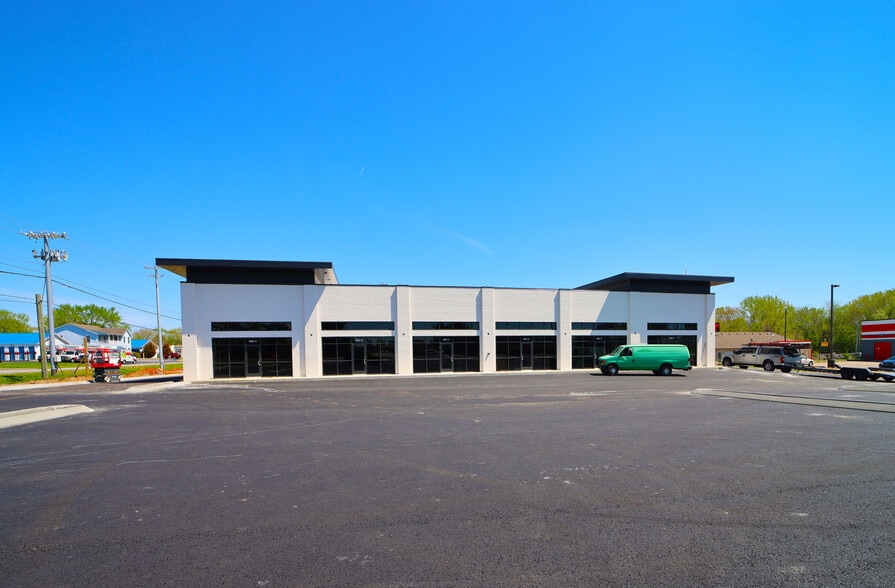 More Photos Of 106 Collier Rd, Clarksville Storefront Retail Office For Lease