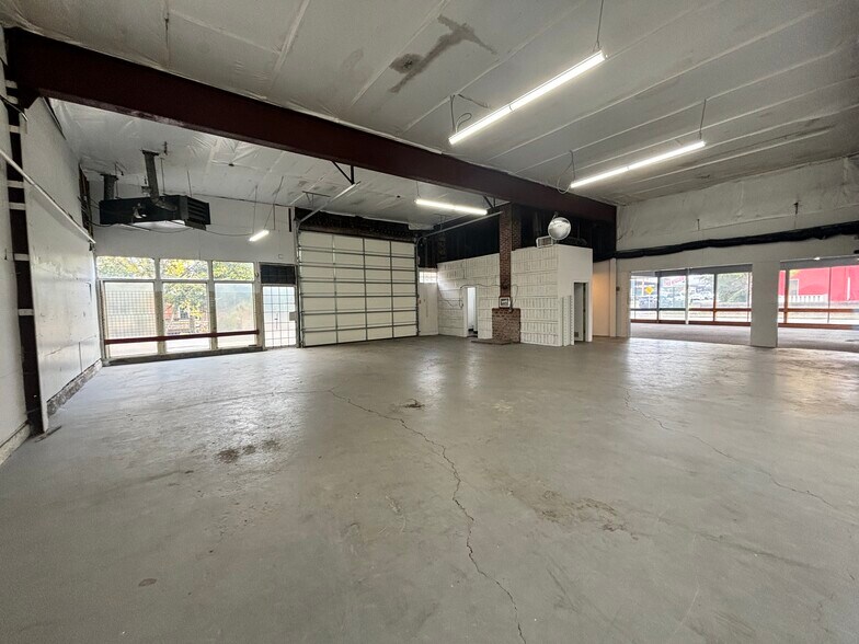 More Photos Of 1515 13th St SE, Salem Flex For Sale