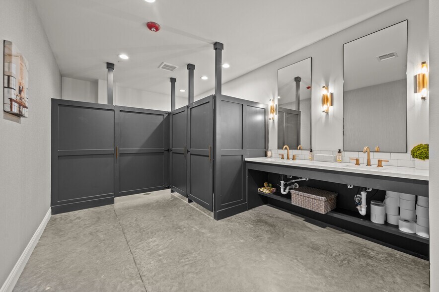 More Photos Of 6644 TX-61, Anahuac Theater Concert Hall For Sale