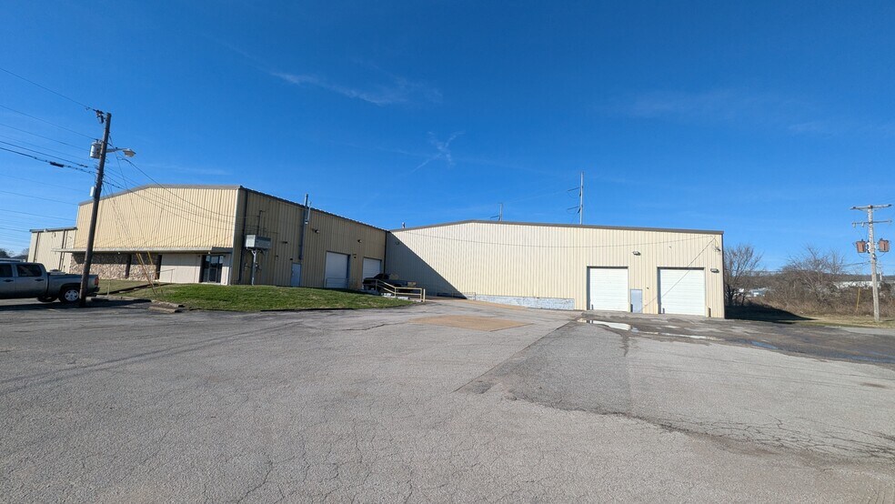 Primary Photo Of 121 Bennett Dr, Pulaski Warehouse For Sale