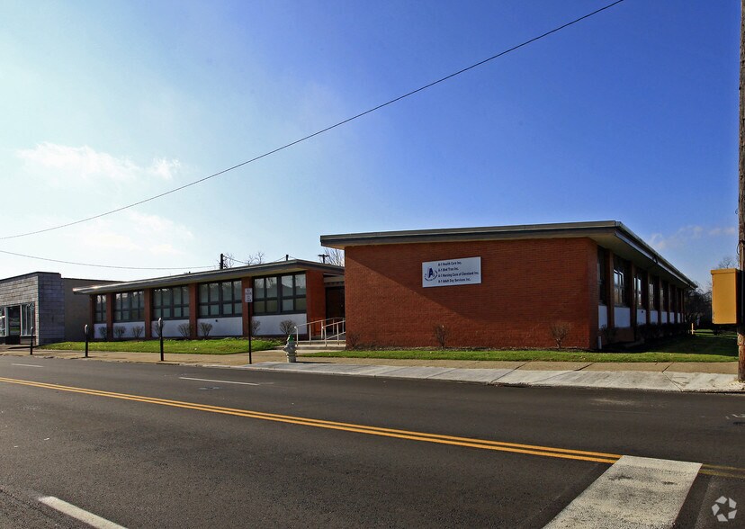 More Photos Of 2060 S Taylor Rd, Cleveland Heights Medical For Sale