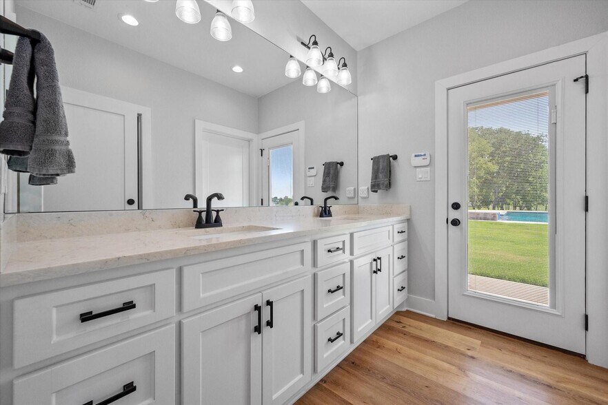 More Photos Of 121 Elm, Kerens Lodge Meeting Hall For Sale