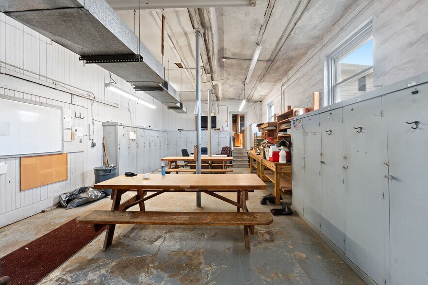 More Photos Of 1072 Main St, West Warwick Office For Sale