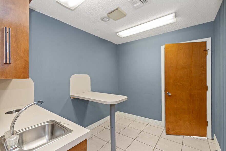 More Photos Of 1810 25th Ave N, Texas City Medical For Sale