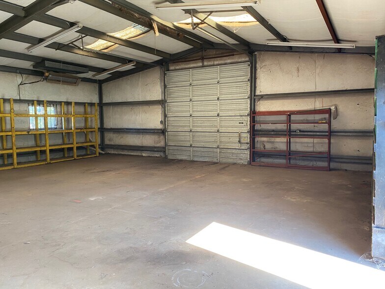 More Photos Of 235 US-61, Natchez Light Distribution For Sale