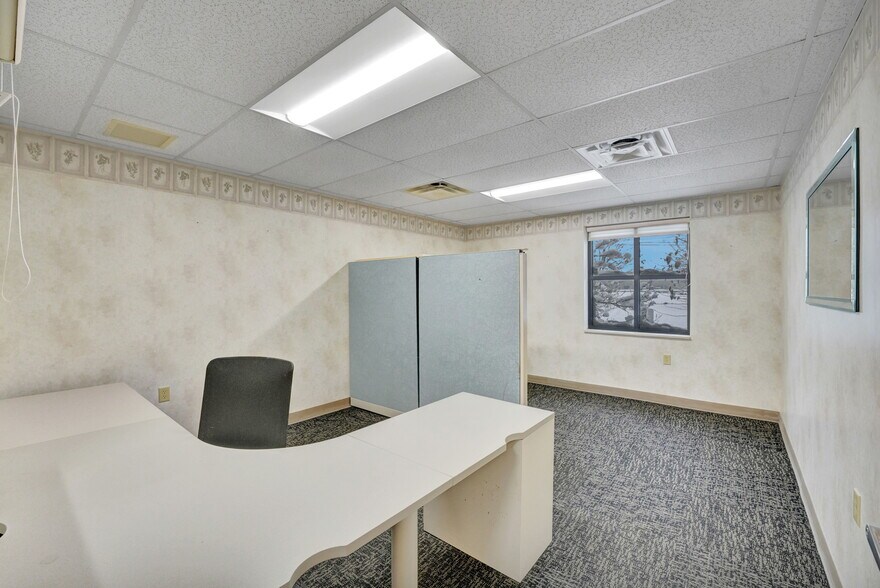 More Photos Of 26 Steele Ave, Arcade Office For Sale