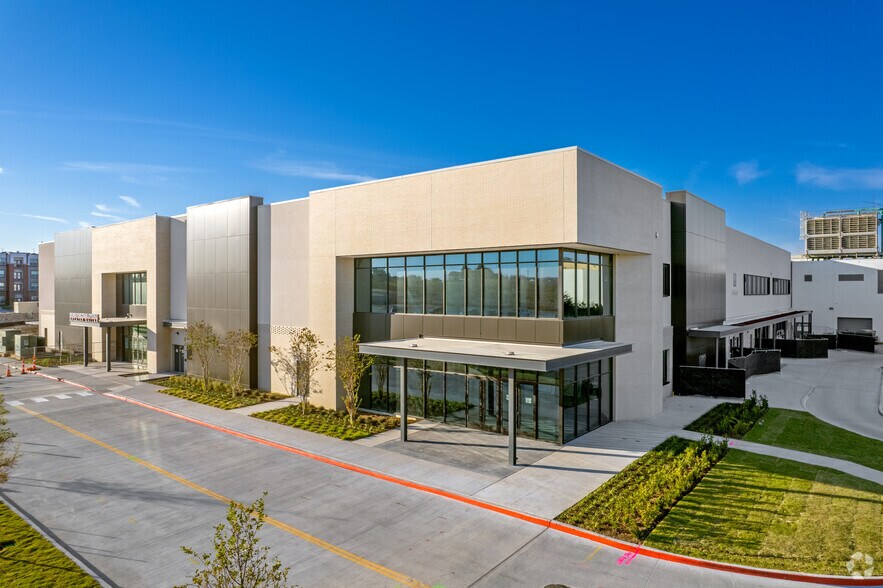 More Photos Of 3560 W Camp Wisdom Rd, Dallas Medical For Lease
