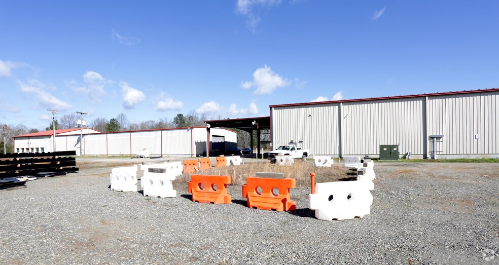 More Photos Of 16517 Bull Church Rd, Woodford Warehouse For Lease