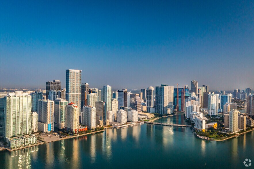 More Photos Of 1111 Brickell Ave, Miami Office For Lease