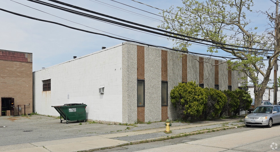 More Photos Of 26-32 Saint Johns Pl, Freeport Service For Lease
