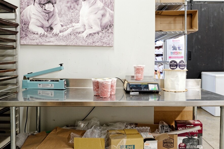 More Photos Of 3145 Dundas St W, Mississauga Storefront Retail Office For Lease