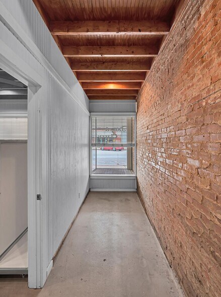 More Photos Of 421 W Main St, Rosebud General Retail For Sale